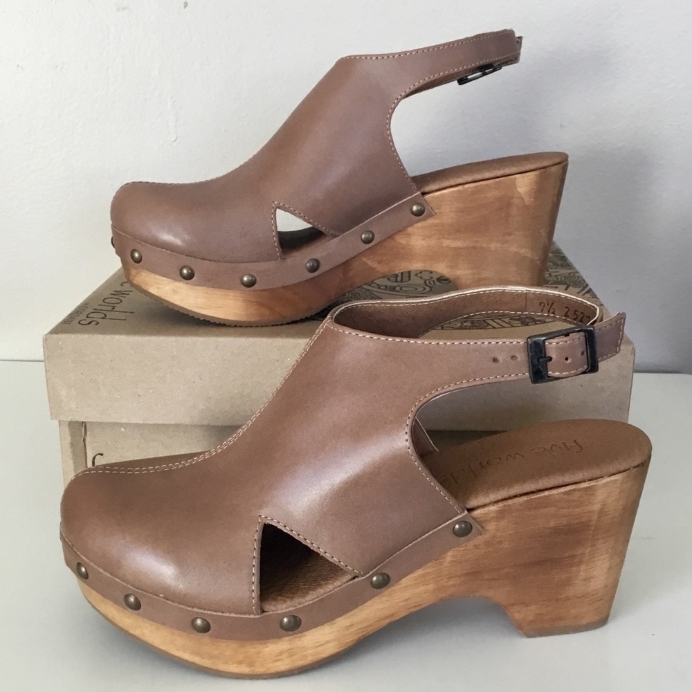 NIB Five Worlds Austina Clogs (9.5,10)